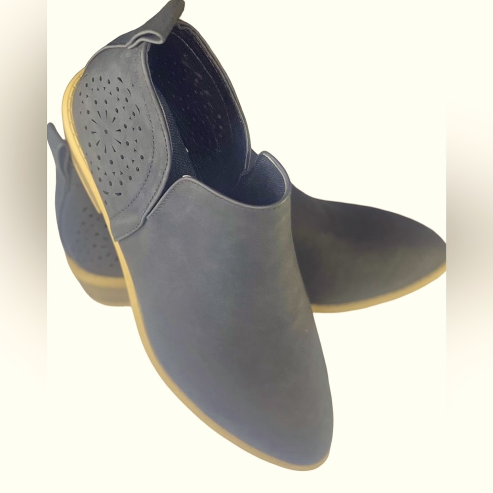 NWT Women’s Black Booties *exempt from $3 & $5 sale*